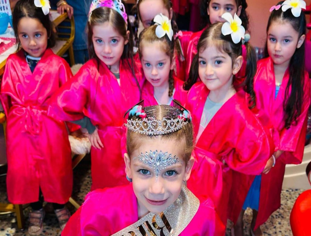 Kids spa party in Dubai with braids, mini manis and pampering at StarKids